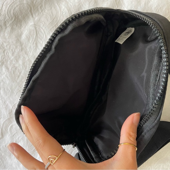 Belt Bag - FREE with purchase - Picture 3 of 3